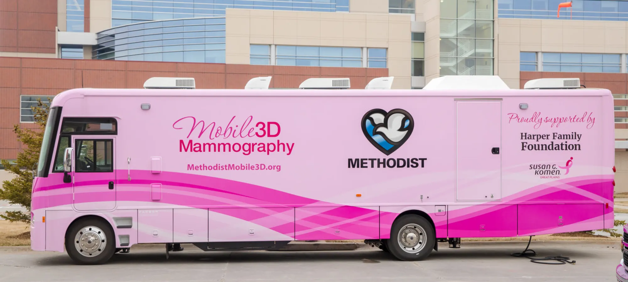 Photo of the Methodist 3-D Mobile Mammography coach parked outside of Methodist Women's Hospital in Omaha, Nebraska.