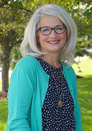 Photo of Julie Raether, Director of Alumni Engagement and College Advancement of Methodist Hospital Foundation in Omaha, NE.